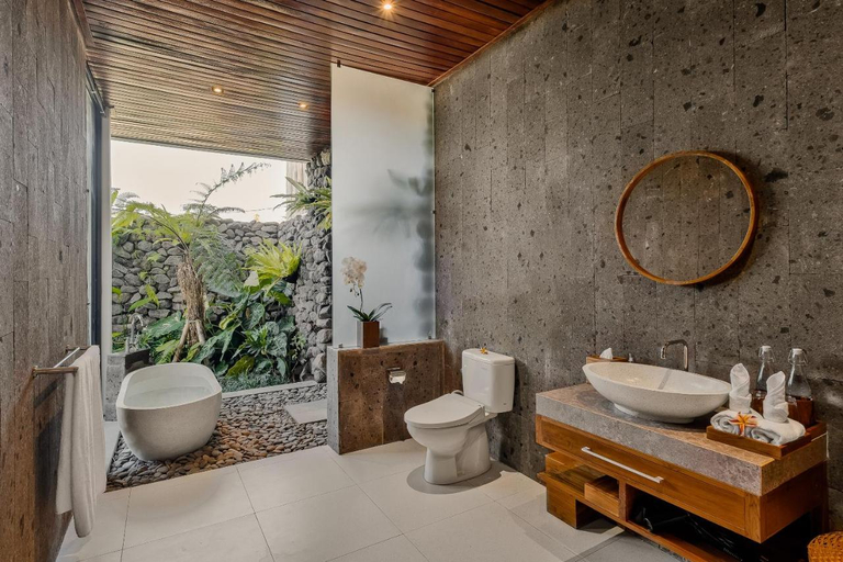 Bathroom 5, Abhinaya Ubud Villa, Gianyar
