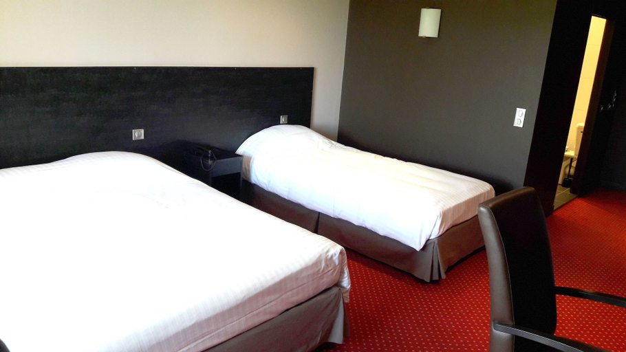 Bedroom 5, Hotel restaurant du Casino de Capvern, Hautes-Pyrénées
