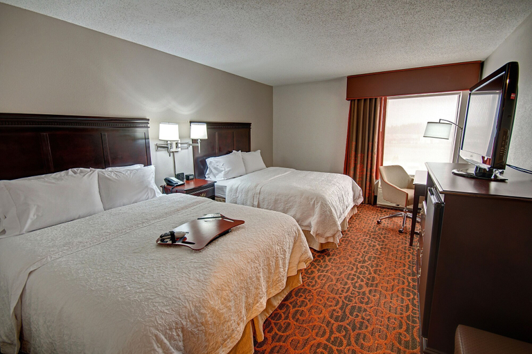 Bedroom 3, Hampton Inn Parkersburg-Mineral Wells, Wood