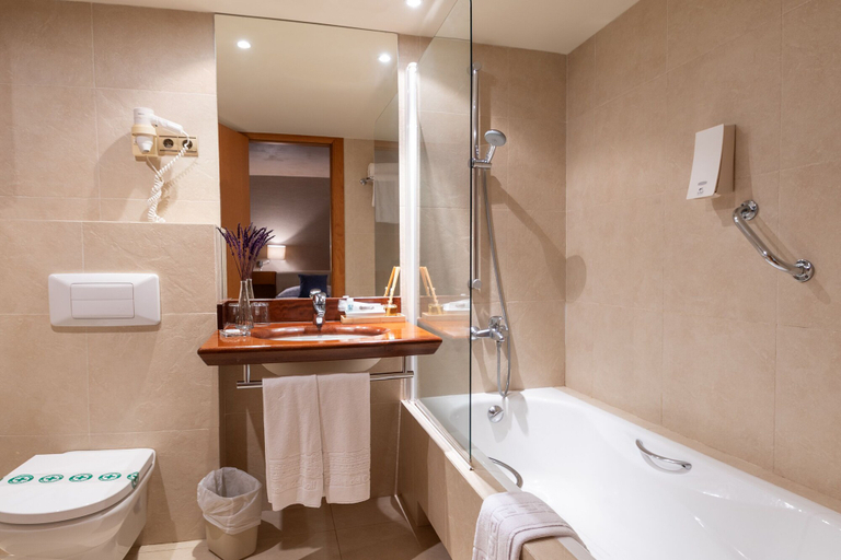 Bathroom 4, Hotel Xalet del Golf, Girona