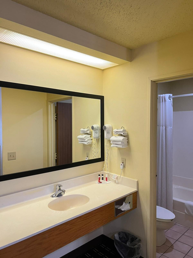 Bathroom 5, Super 8 by Wyndham Watertown WI, Jefferson