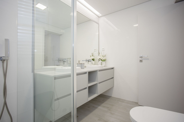 Bathroom 2, Liiiving-Luxury River View Apartment VII, Gondomar