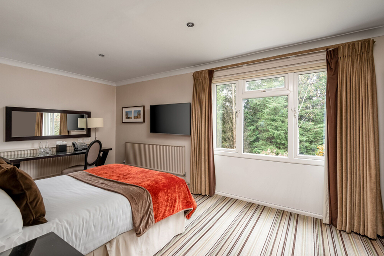 Bedroom 2, Hartsfield Manor, Surrey