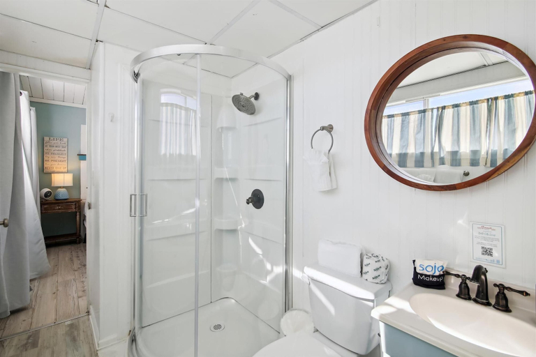 Bathroom 3, Canal House, Galveston