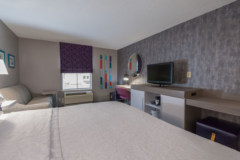 Bedroom 3, Hampton Inn East Windsor, Mercer