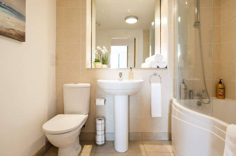 Bathroom 4, Central Belfast Apartments: Victoria, Belfast