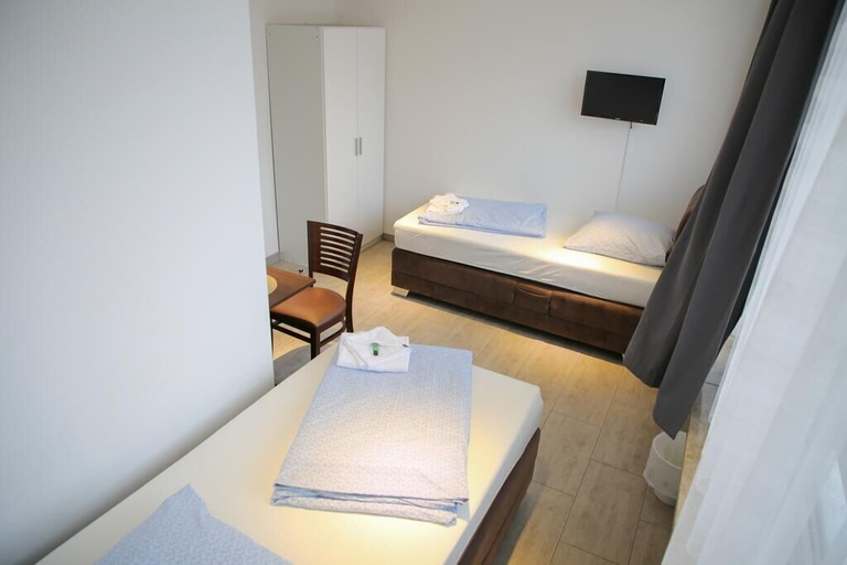 Bedroom 5, Franken Motel, Fürth