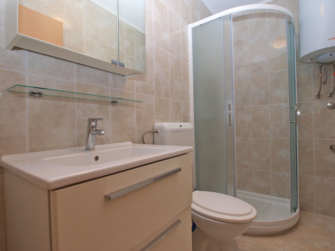Bathroom 3, Apartment 1432, Pula