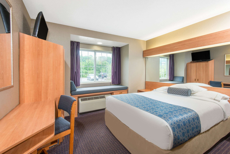 Bedroom 3, Microtel Inn & Suites by Wyndham Hazelton/Bruceton Mills, Preston