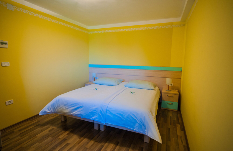 Bedroom 2, Hiša posebne sorte, Komen