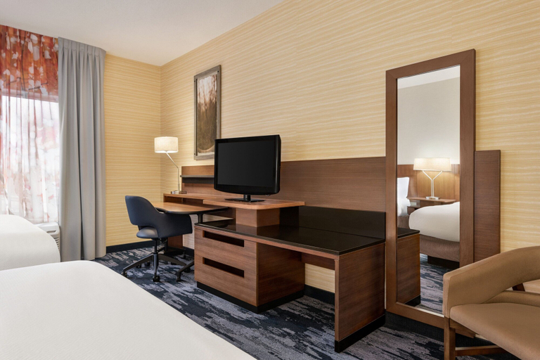 Bedroom 4, Fairfield Inn & Suites Hershey Chocolate Avenue, Dauphin