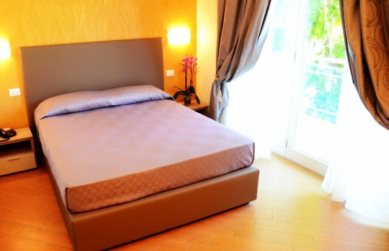 Bedroom 3, Porto di Claudio, Rome