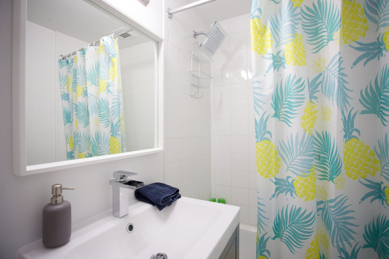 Bathroom 3, The Hutchinson Suites, Montréal