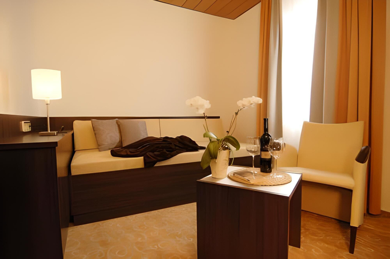 Others 5, Garni-Hotel Adler, Esslingen