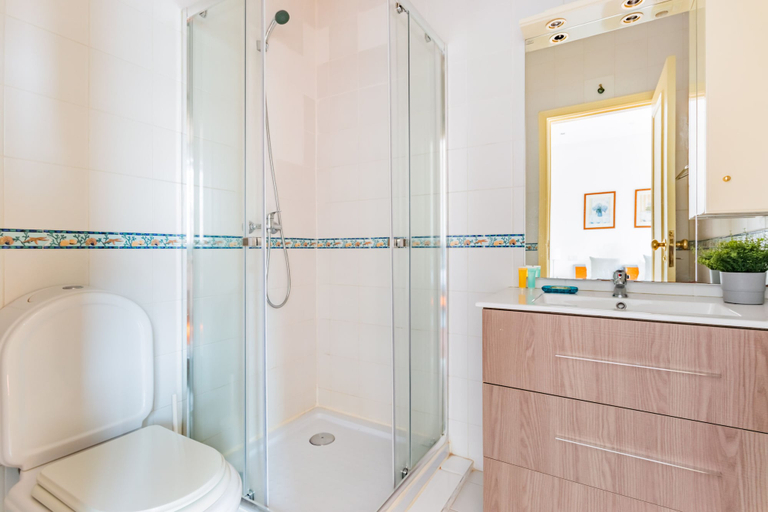Bathroom 4, Almirante Home, Lisbon