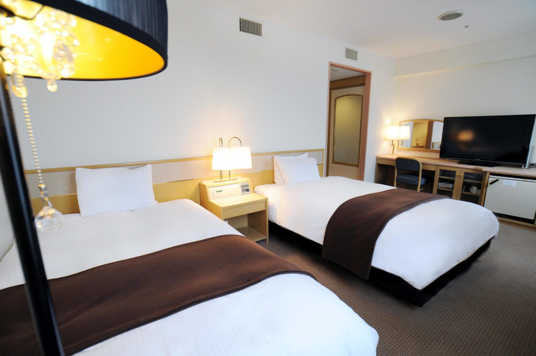 Bedroom 3, Oita Regal Hotel, Ōita