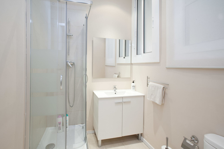 Bathroom 5, Casa Maca Guest House, Barcelona