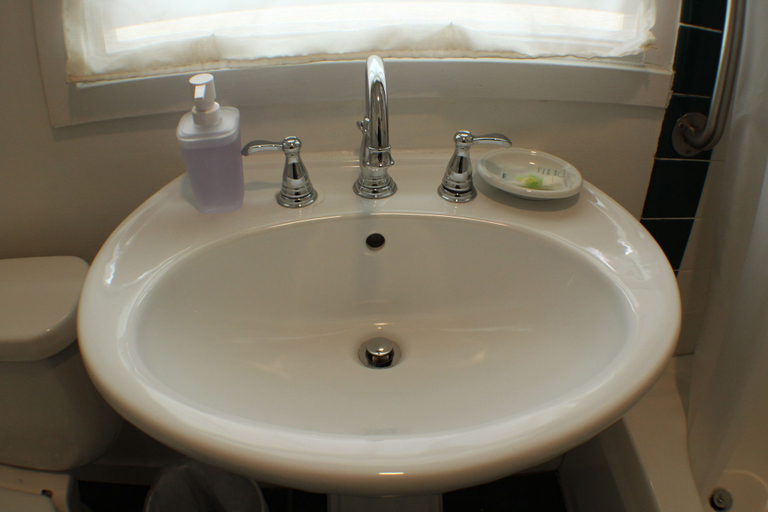 Bathroom 4, San Anselmo Inn, Marin