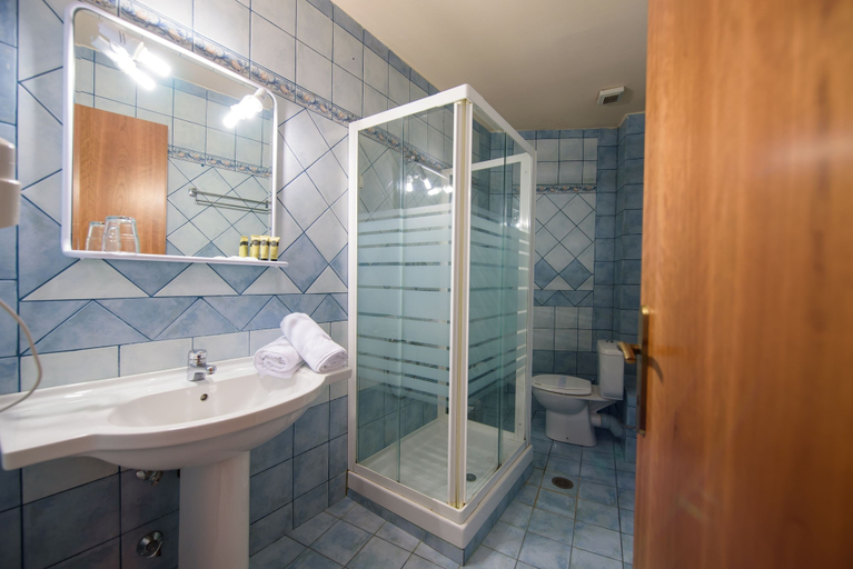 Bathroom 4, Hotel Kastoria, West Macedonia