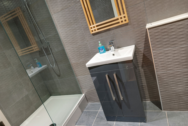 Bathroom 4, Lord Street, Sefton