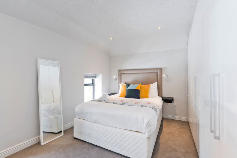 Bedroom 2, The Edge Suite - hiphipstay, Dublin