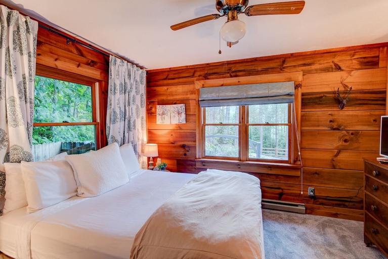 Bedroom 3, Heritage Hill Cabins, Watauga