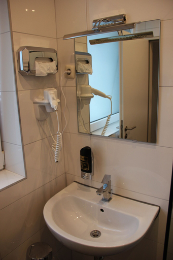 Bathroom 5, Hotel Bei Yasemin, Recklinghausen