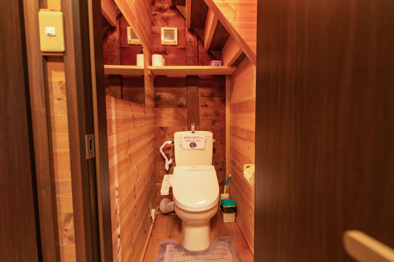 Bathroom 13