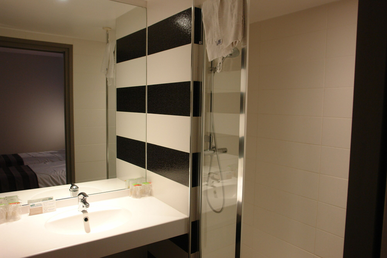Bathroom 4, Brit Hotel Saint-Dizier, Haute-Marne