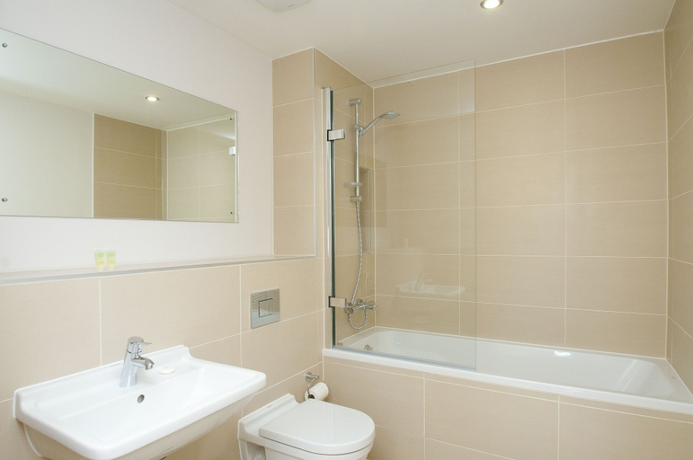 Bathroom 4, Cleyro Serviced Apartments-Finzels Reach, Bristol
