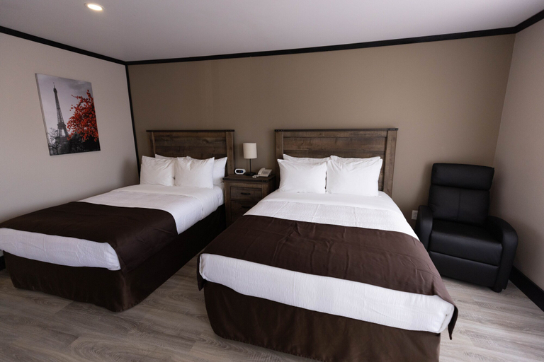 Bedroom 3, Motel 7 Inn & Suites, Gloucester