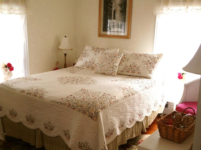 Bedroom 3, 18 Vine Inn & Carriage House, Steuben