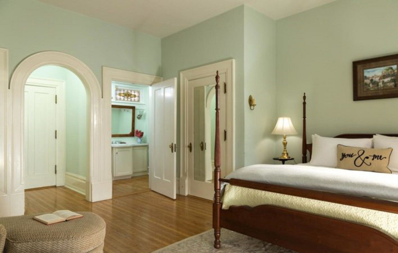 Bedroom 2, The Mercersburg Inn, Franklin