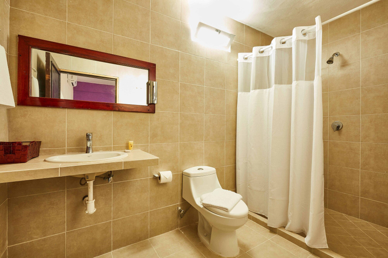 Bathroom 4, Hotel Pelicano, Lázaro Cárdenas