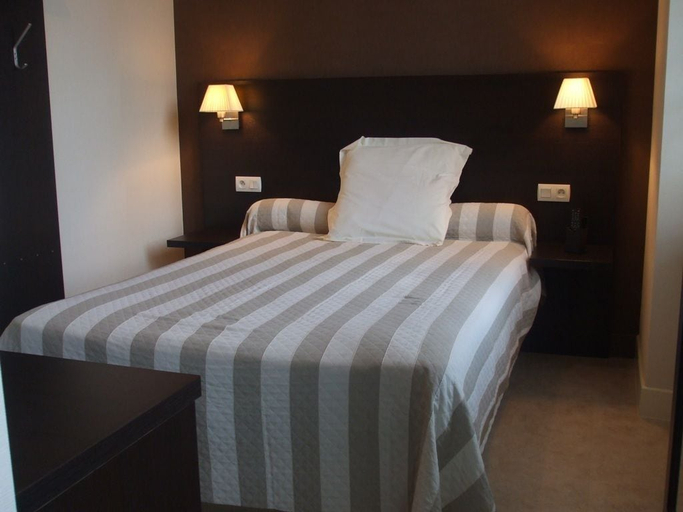 Bedroom 2, Le Relais, Mayenne