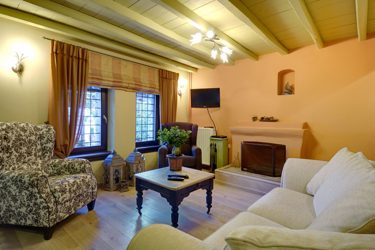 Others 5, Villa Kerasia, Thessaly