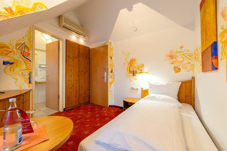 Bedroom 3, ALLVITALIS Traumhotel, Karlsruhe