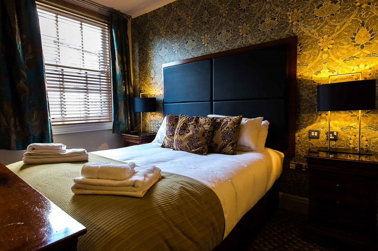 Bedroom 2, The Maltsters Arms, Cardiff