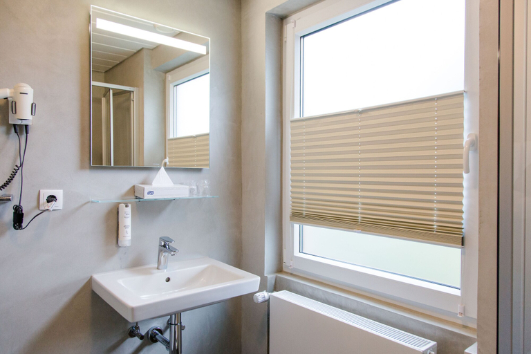 Bathroom 4, Friesen Hotel, Friesland