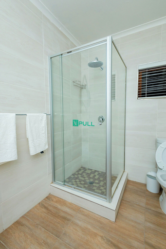 Bathroom 3, Greenshae Lodge, City of Johannesburg