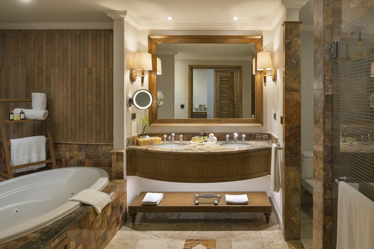 Bathroom 12