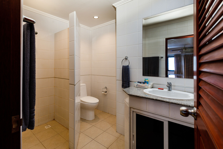 Bathroom 5, The Classroom Hotel, Pattaya