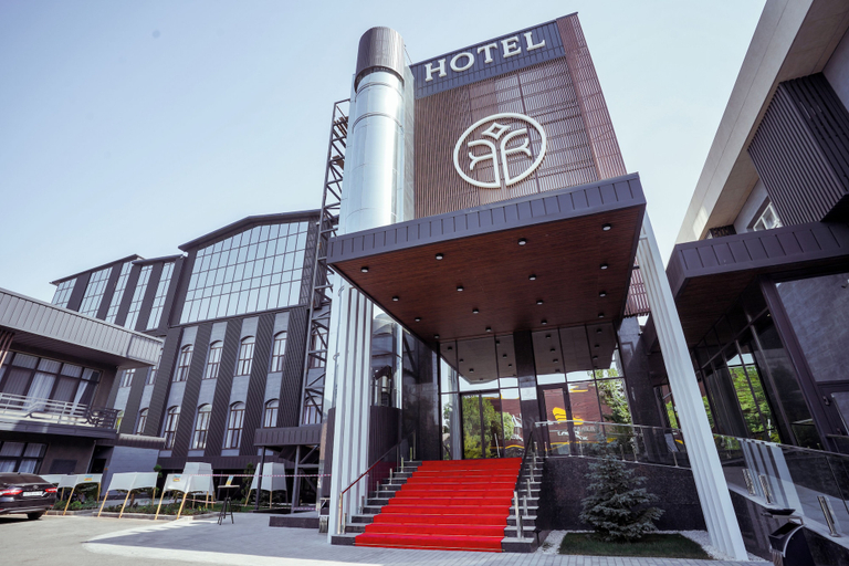 Exterior & Views