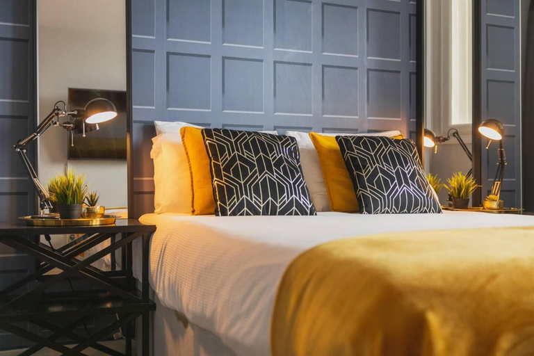 Bedroom 5, Luxury 9ine Stunning Broad Street Apartment, Birmingham