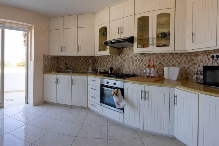 Others 5, Captivating Lake & Oceanview Getaway House, Larnaca