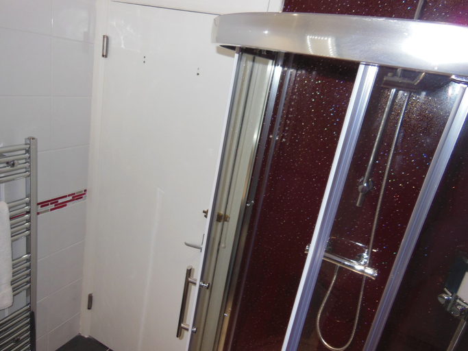 Bathroom 3, Y Giler Arms, Conwy