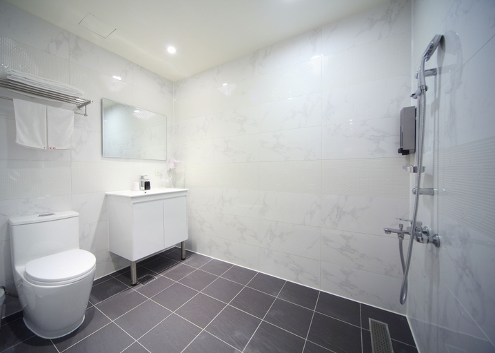 Bathroom 5, E-House, Taipei City