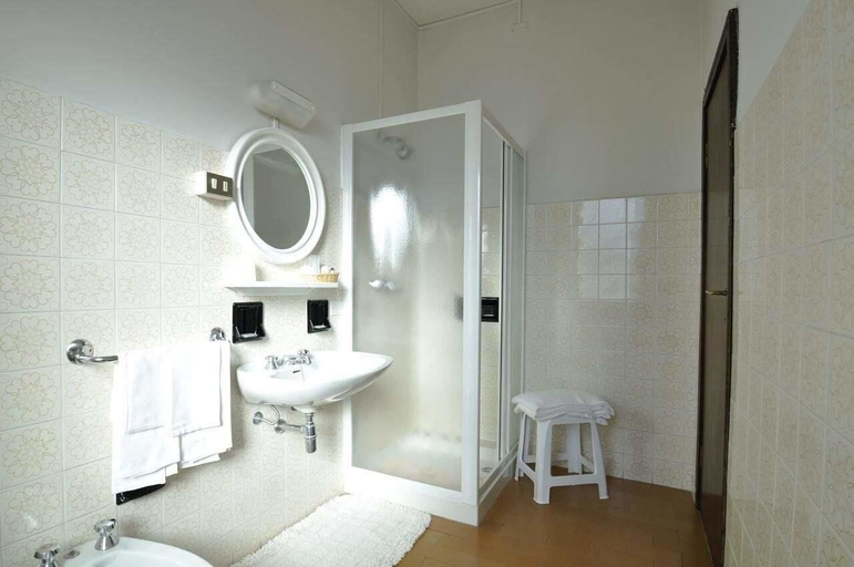 Bathroom 4, Albergo Da Mario, Bologna