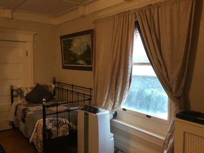 Bedroom 13