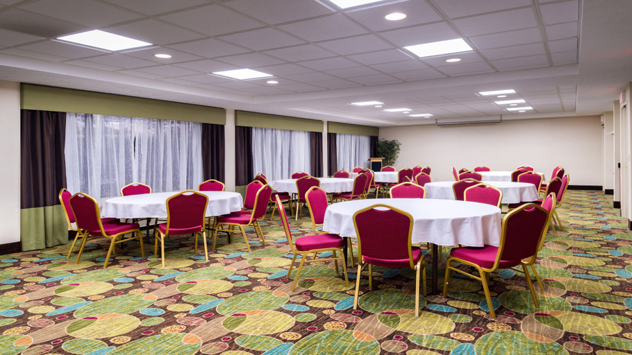 Business Facilities 3, Holiday Inn & Suites WARREN by IHG, Macomb